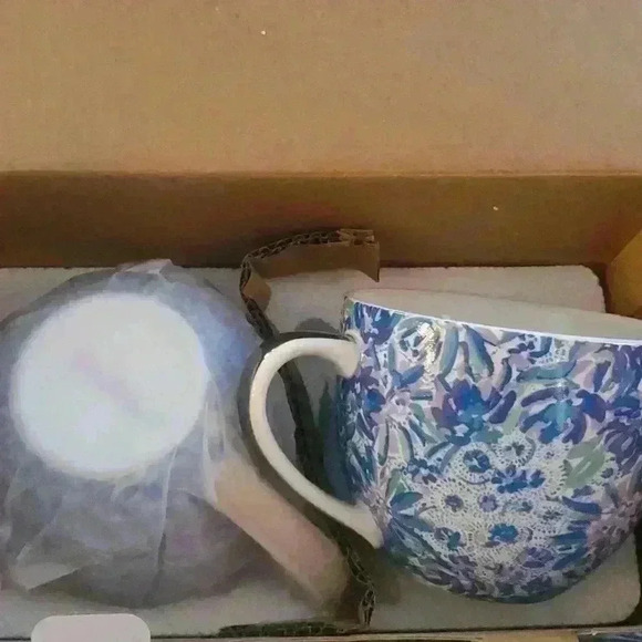 NWT in Box Set of (2) Lilly Pulitzer Mugs 12 fl oz - Picture 1 of 2